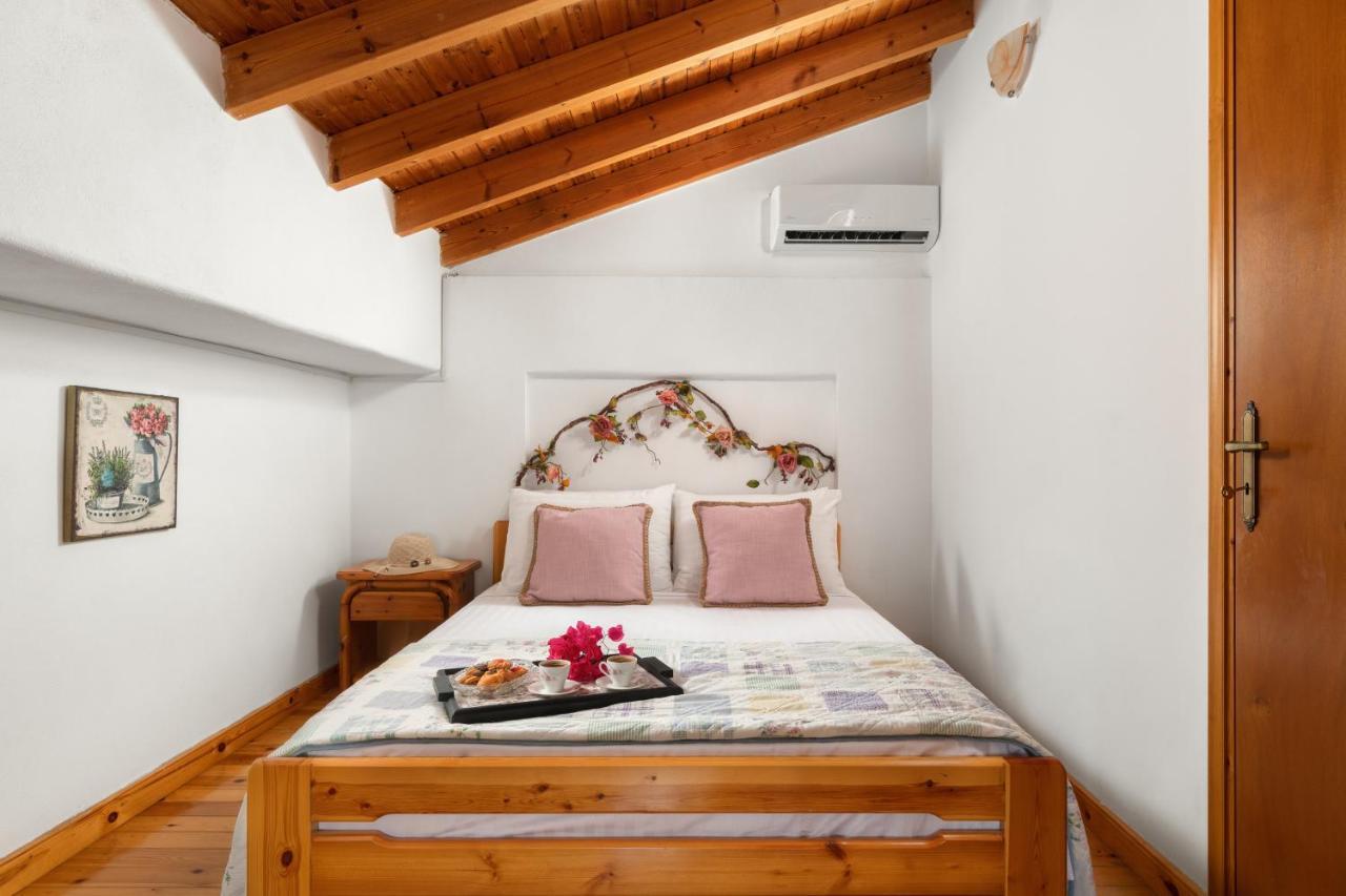 Little Karafillias Chalki House Chalki Town Exterior foto