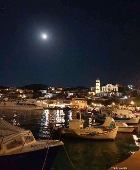Little Karafillias Chalki House Chalki Town Exterior foto